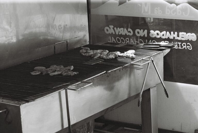 commercial-kitchen-tongs-restaurant-use